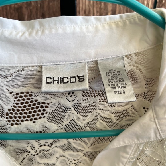 GUC Chico’s Lace Button Front Top - Picture 2 of 3